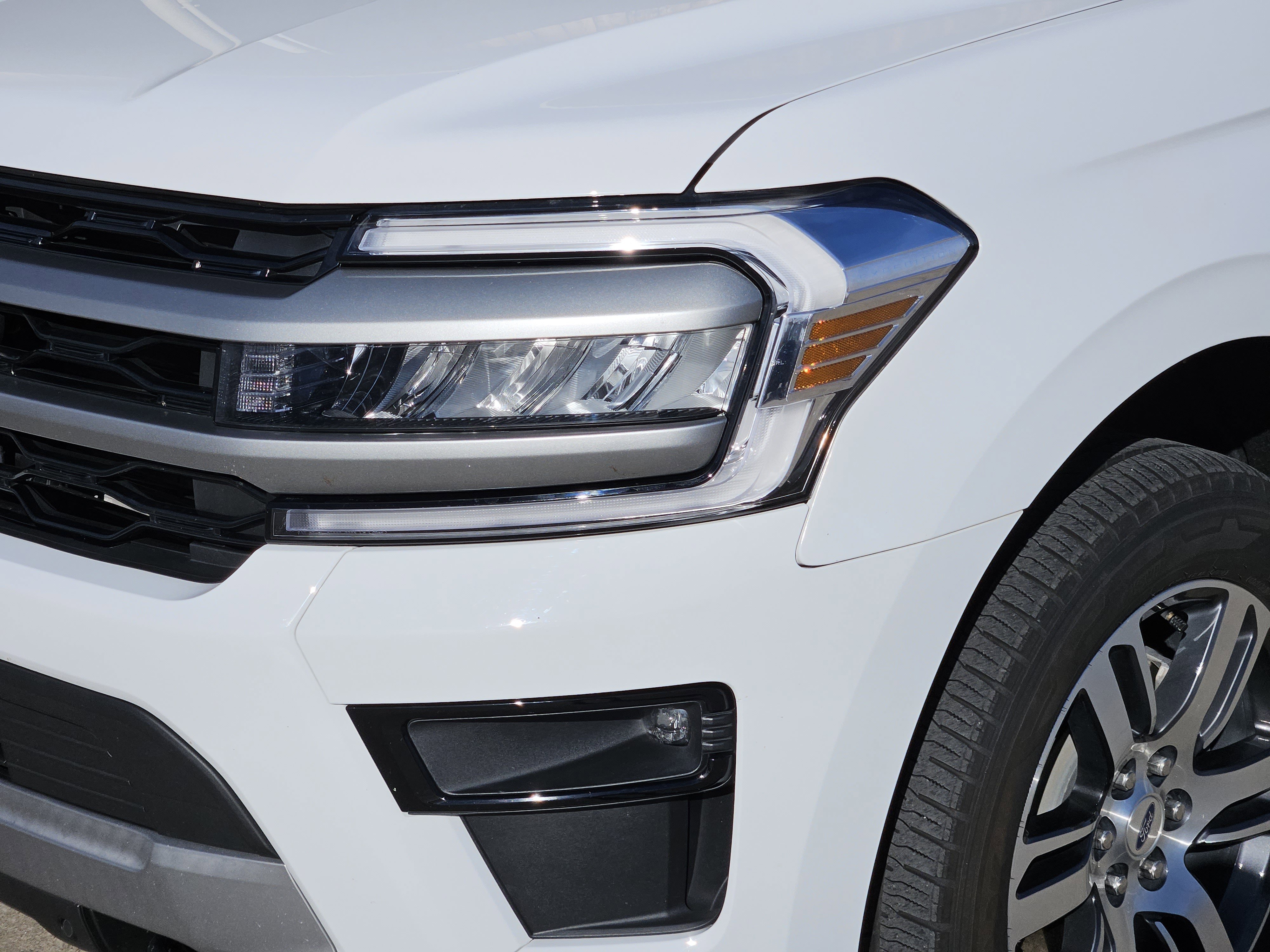 Used 2023 Ford Expedition XLT image 11
