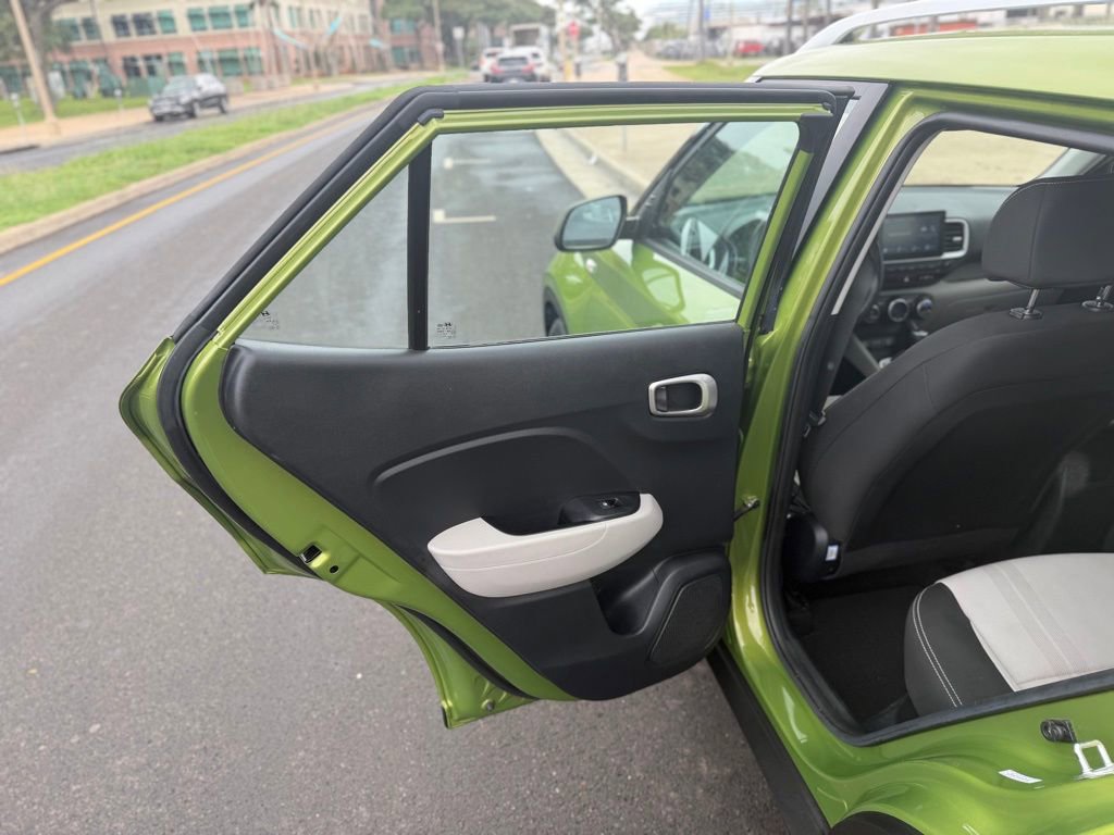 Used 2023 Hyundai Venue SEL image 16