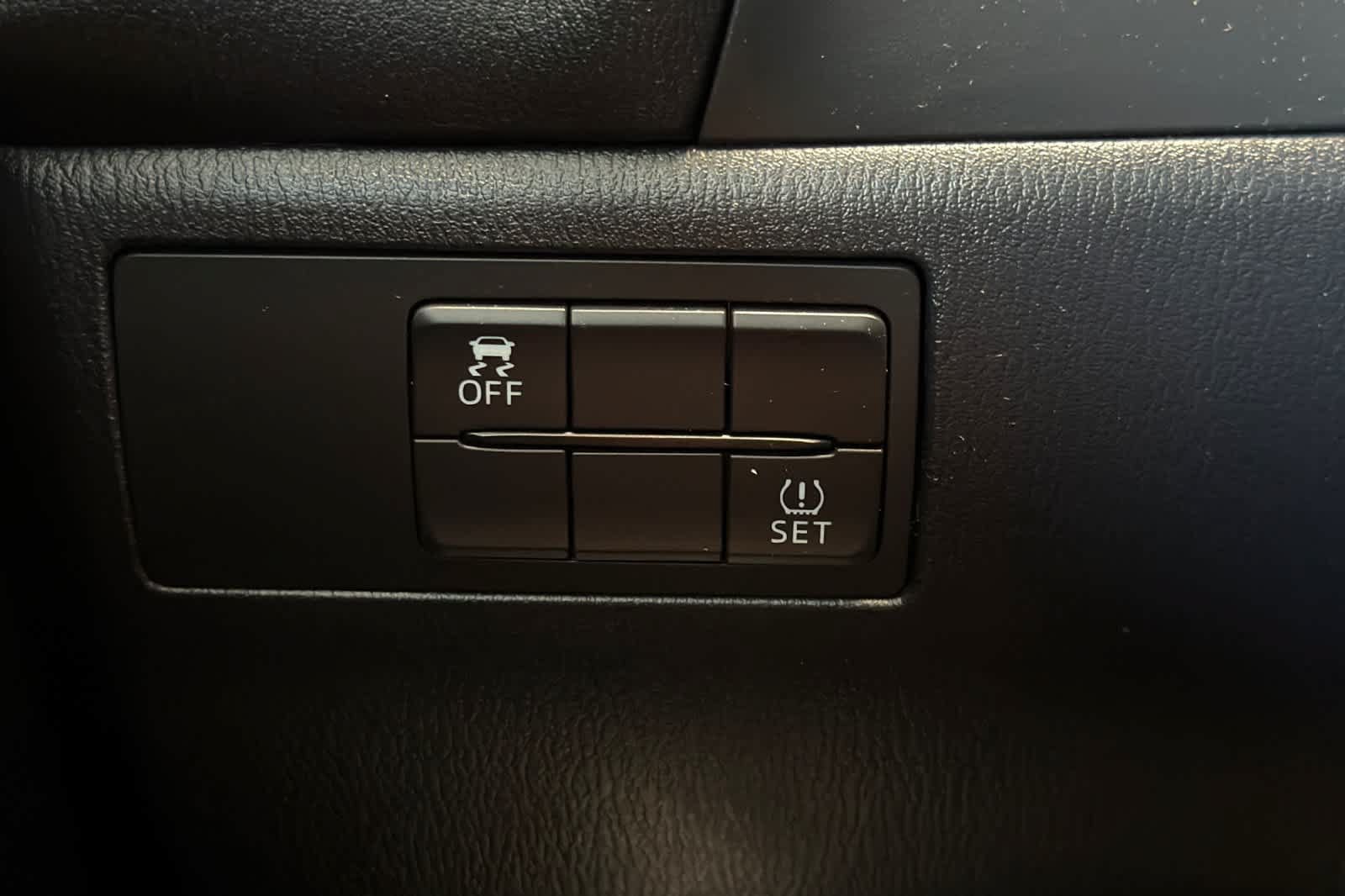 Used 2018 MAZDA MAZDA3 Touring FWD image 28