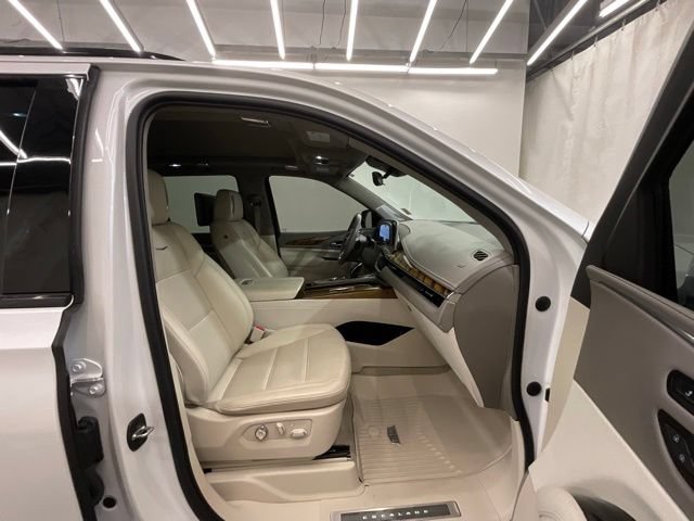 Used 2022 Cadillac Escalade Sport Platinum w/ LPO, ONYX Package AWD/4WD image 23