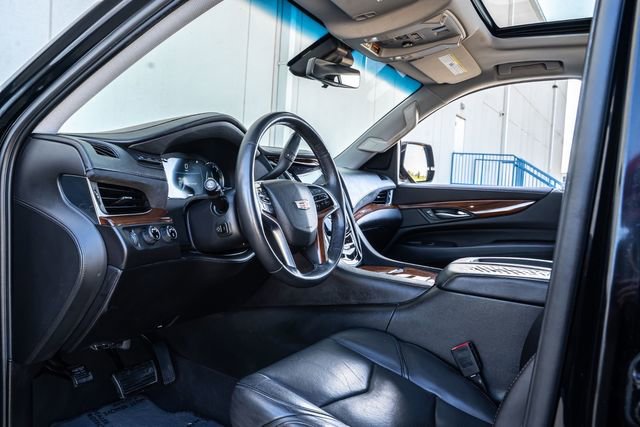 Used 2018 Cadillac Escalade Luxury AWD/4WD image 14