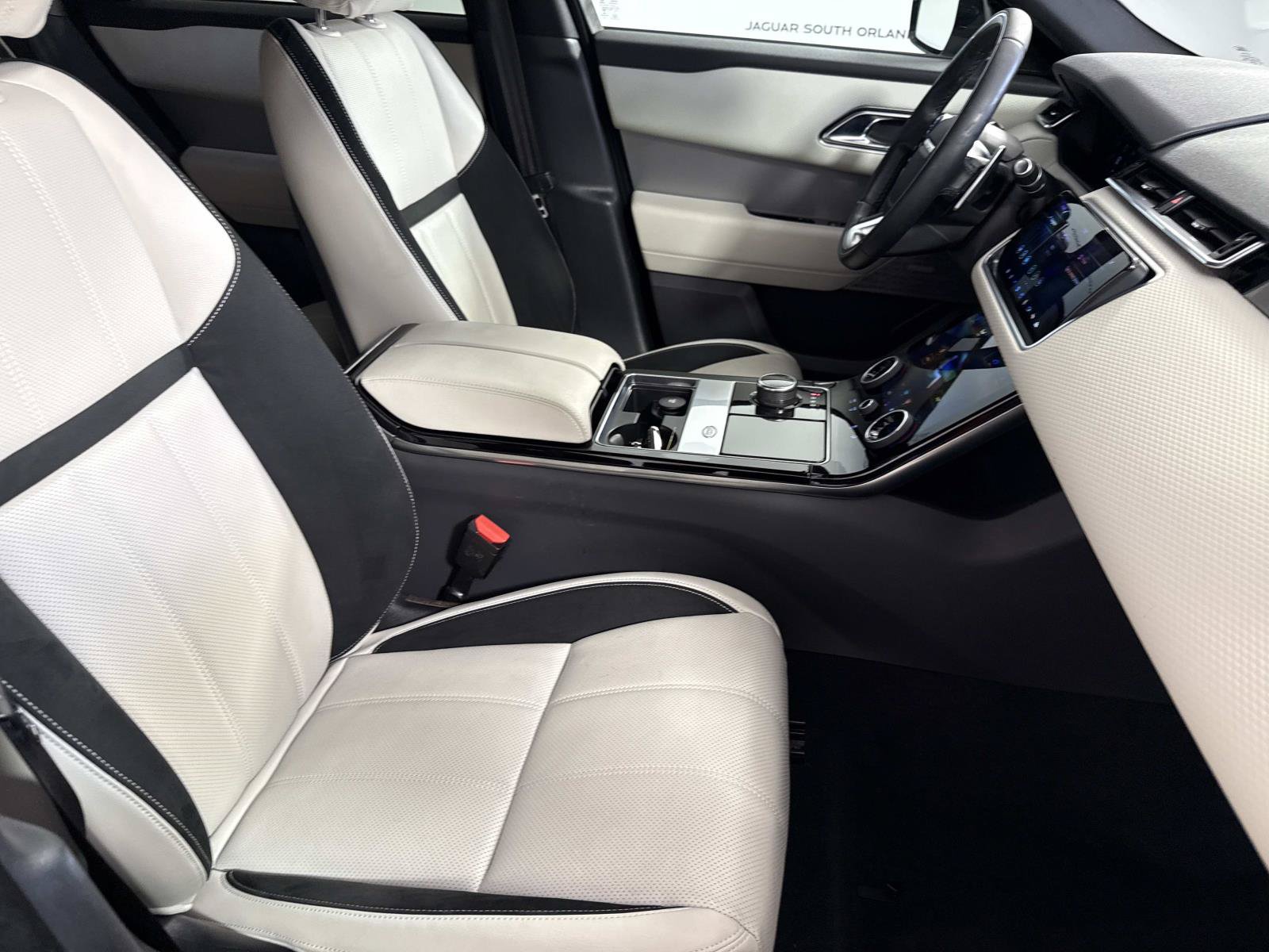Used 2018 Land Rover Range Rover Velar R-Dynamic SE AWD/4WD image 10