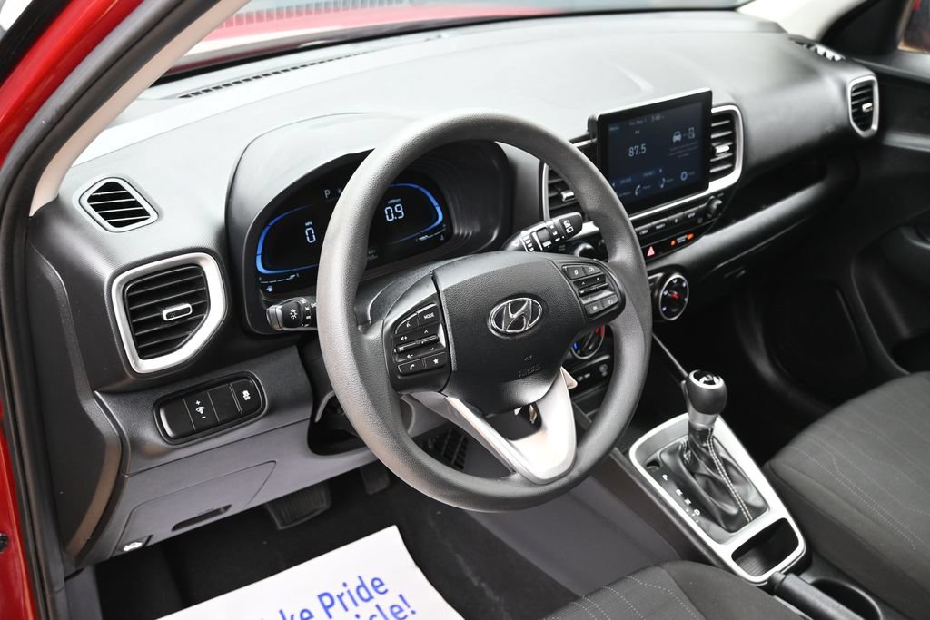 Used 2025 Hyundai Venue SE FWD image 17