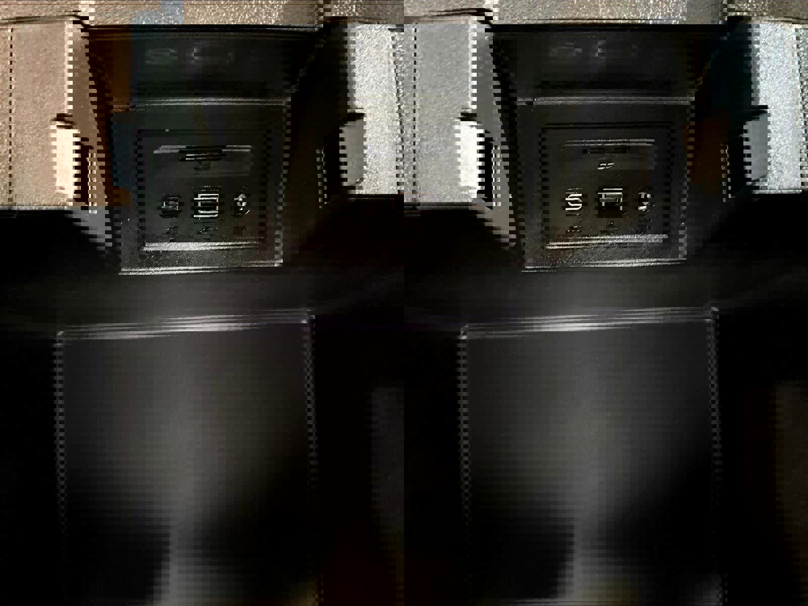 Used 2020 Chevrolet Silverado 1500 High Country w/ Technology Package image 27