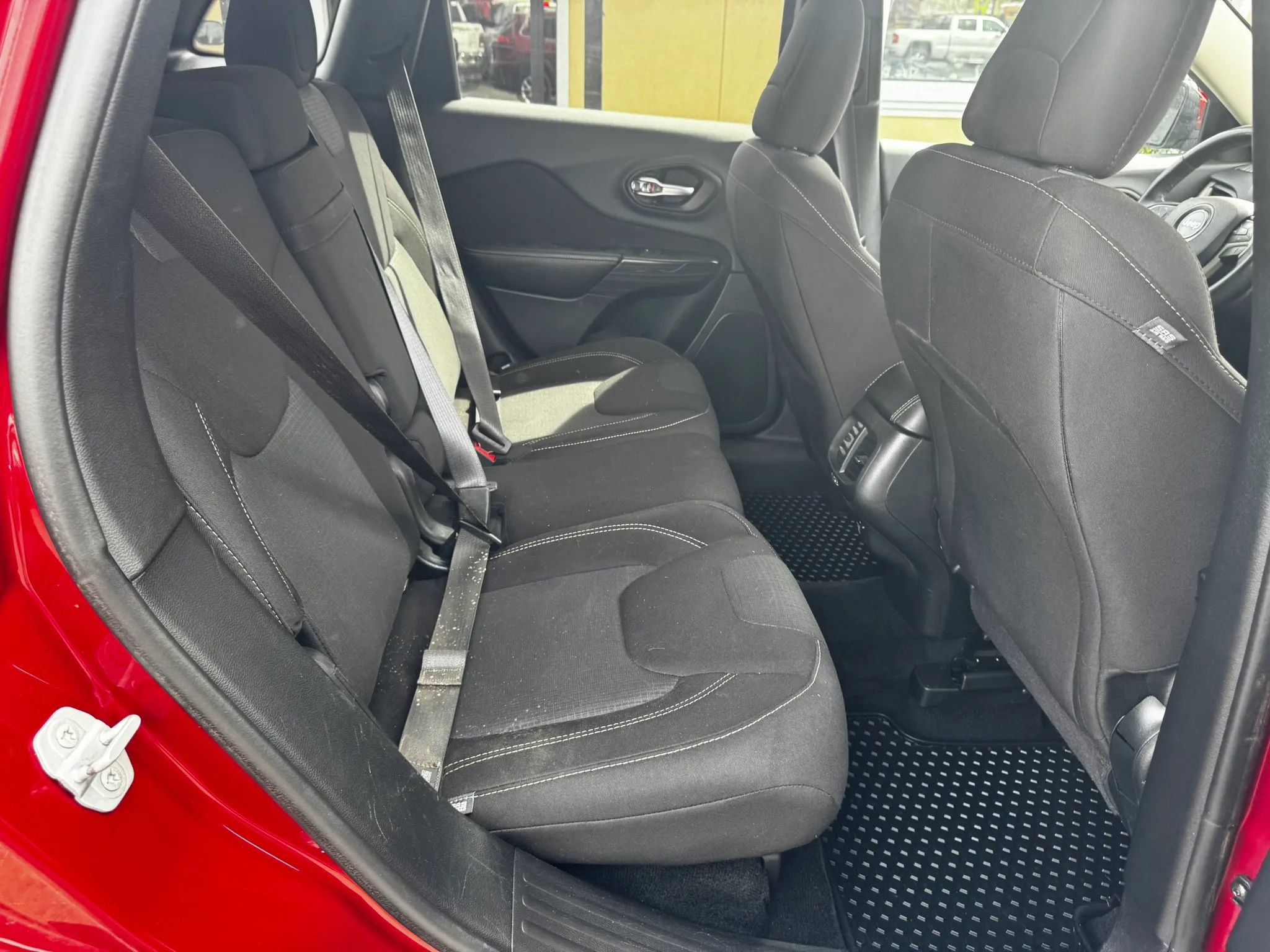 Used 2016 Jeep Cherokee Latitude w/ Comfort & Convenience Group image 14