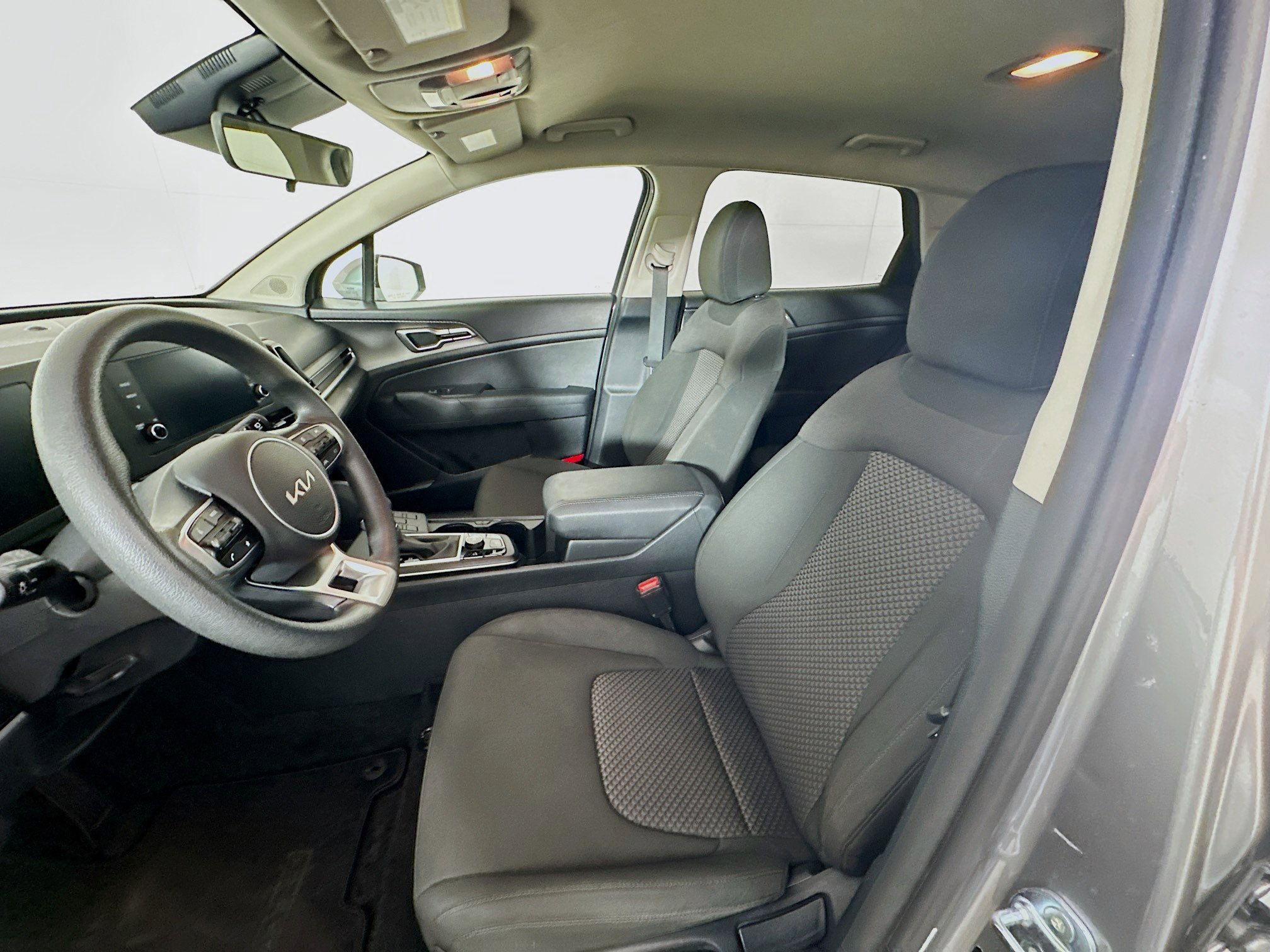 Used 2025 Kia Sportage LX image 13