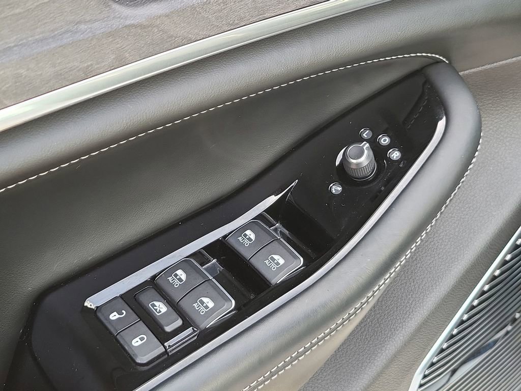 Used 2023 Jeep Grand Cherokee Overland image 24