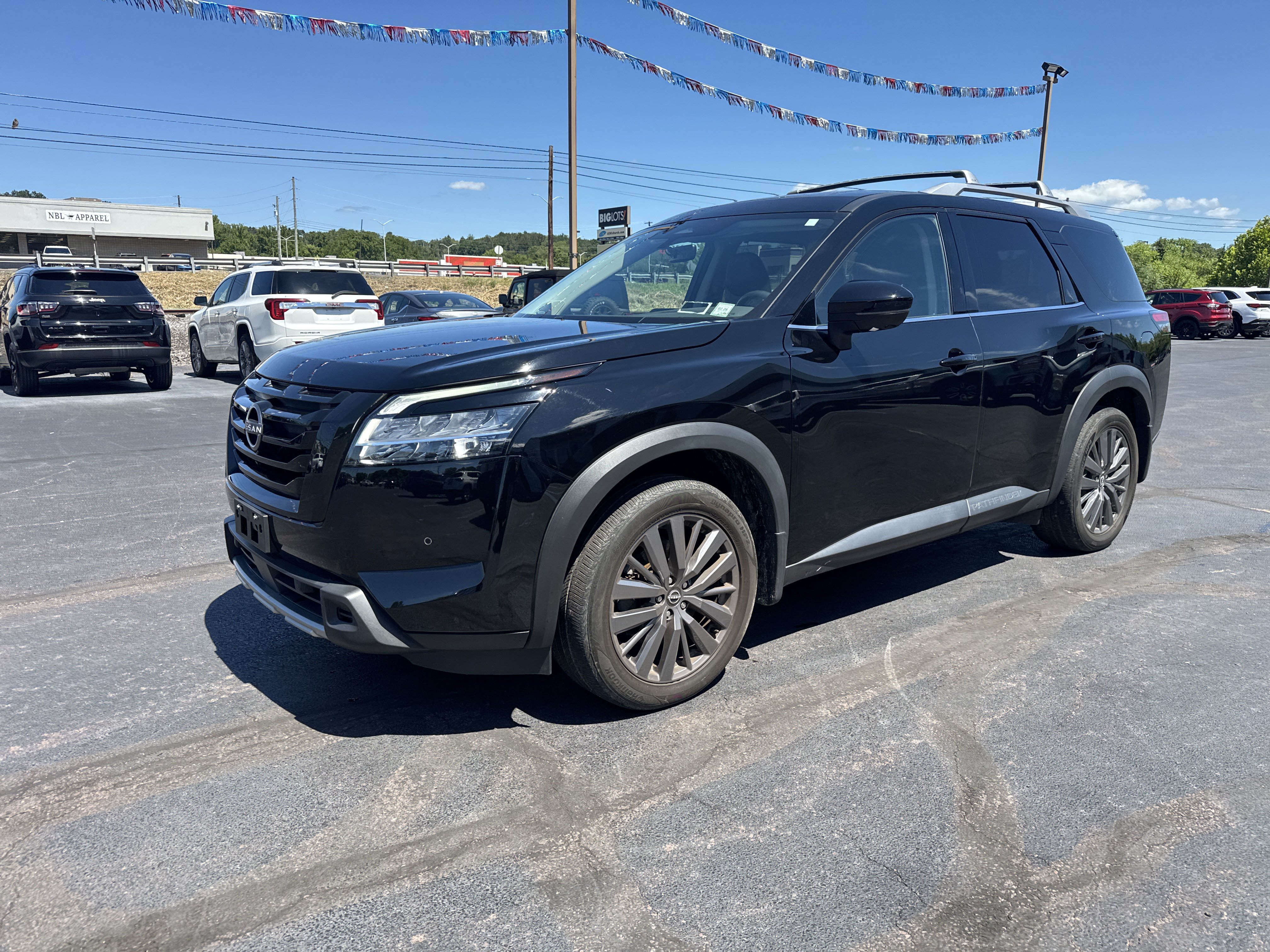 Used 2023 Nissan Pathfinder SL w/ SL Premium Package AWD/4WD image 8