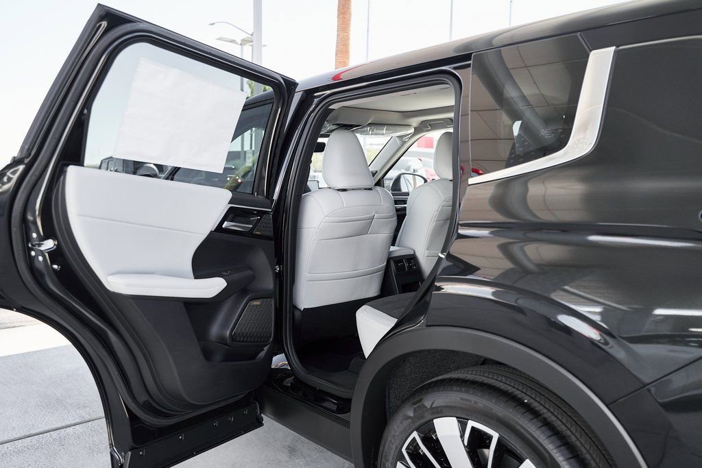 Used 2025 Mitsubishi Outlander SE FWD image 16