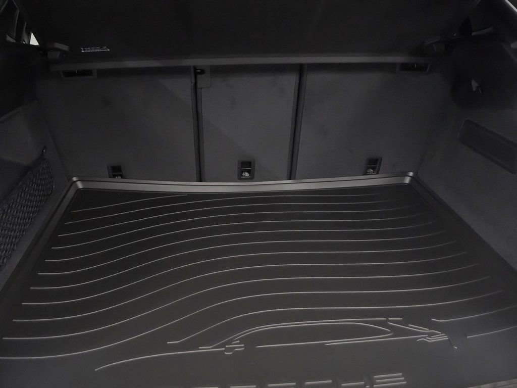 Certified 2025 Porsche Cayenne Coupe image 13