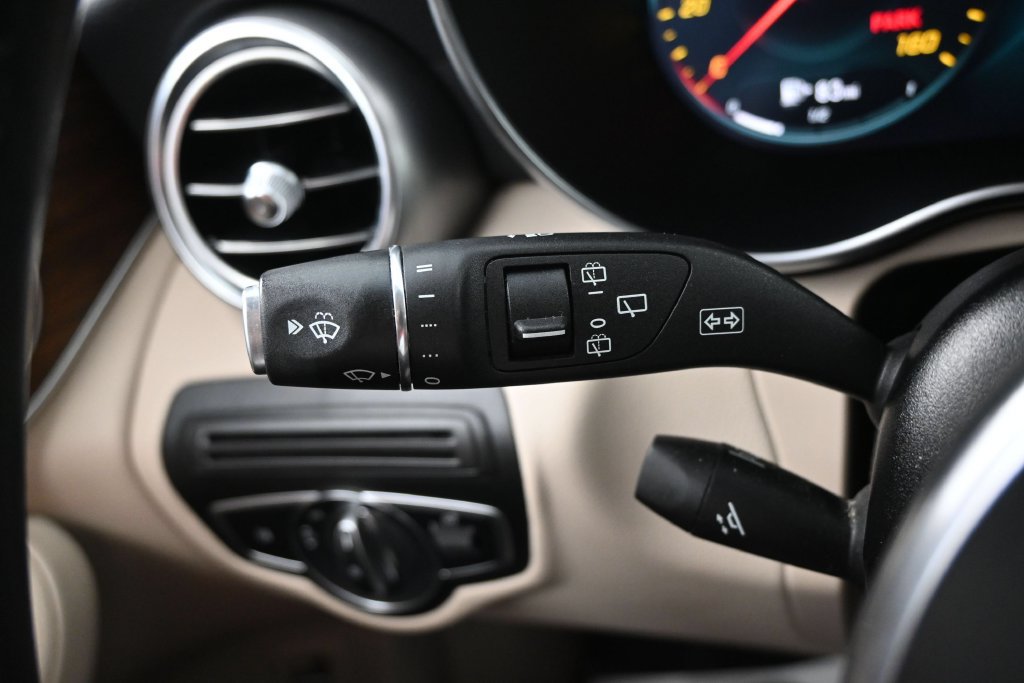 Used 2022 Mercedes-Benz GLC 300 w/ Premium Package Lite image 19