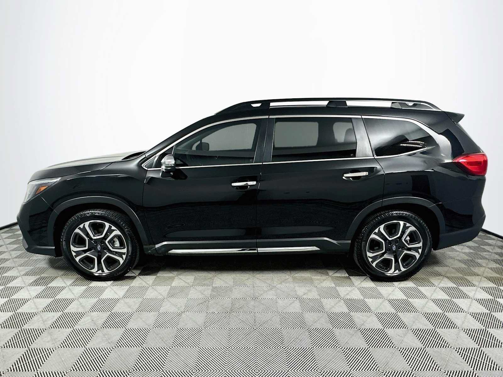 Used 2023 Subaru Ascent Touring AWD/4WD image 4