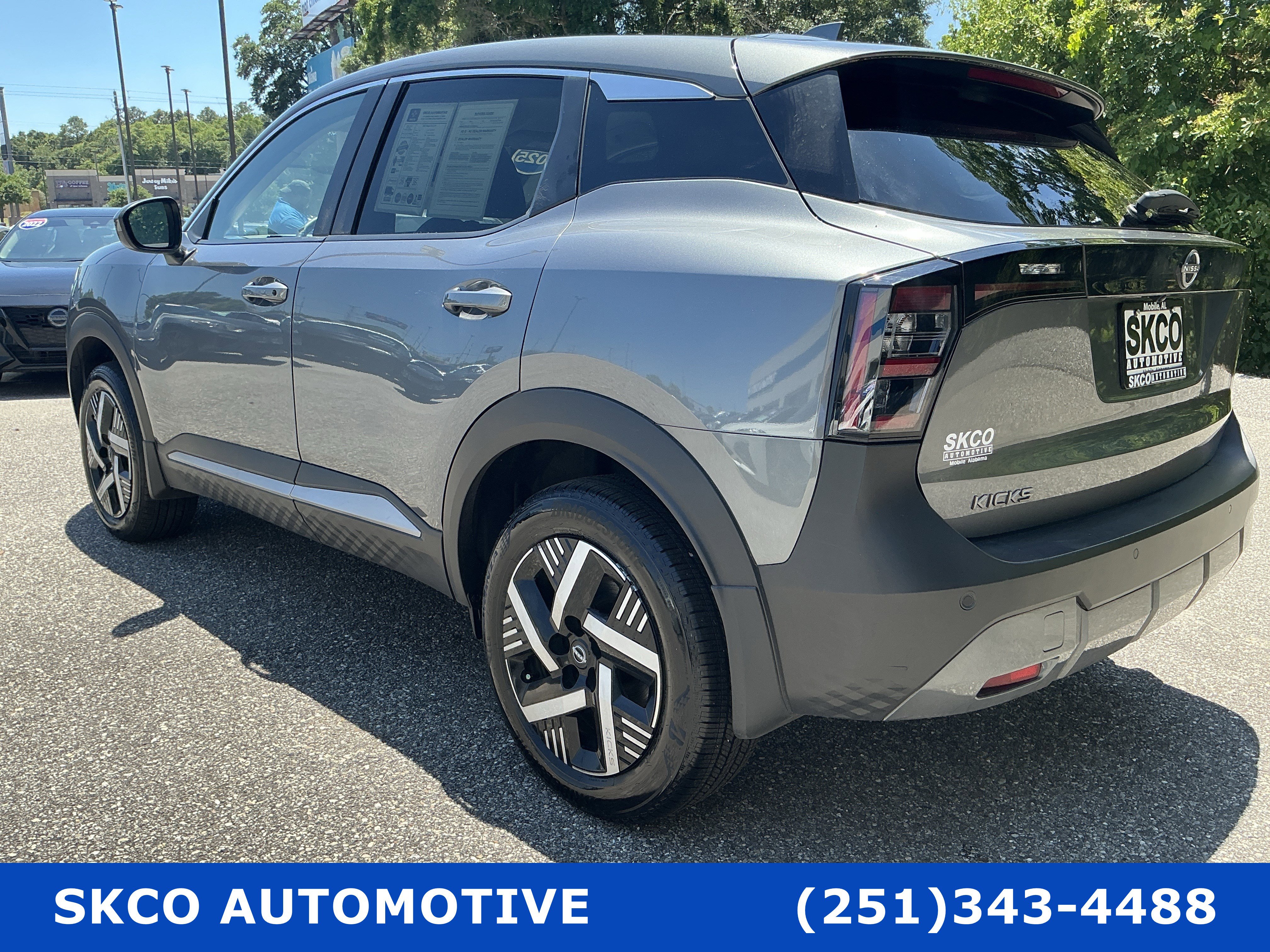 Used 2025 Nissan Kicks SV FWD image 3