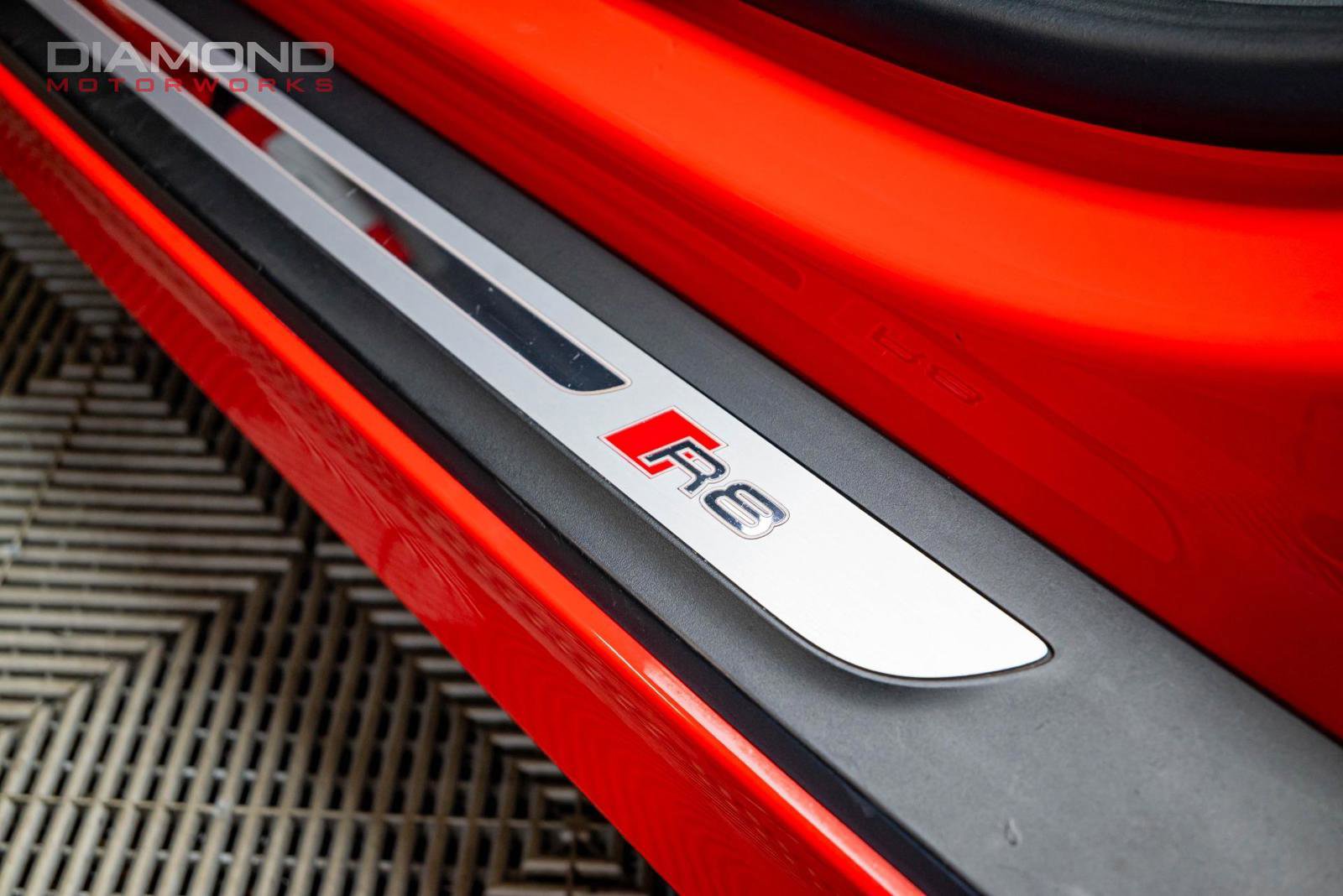 Used 2018 Audi R8 V10 w/ Carbon Exterior Package image 20