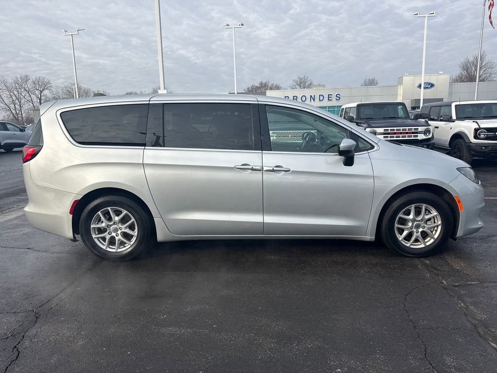 Used 2023 Chrysler Voyager LX FWD image 6