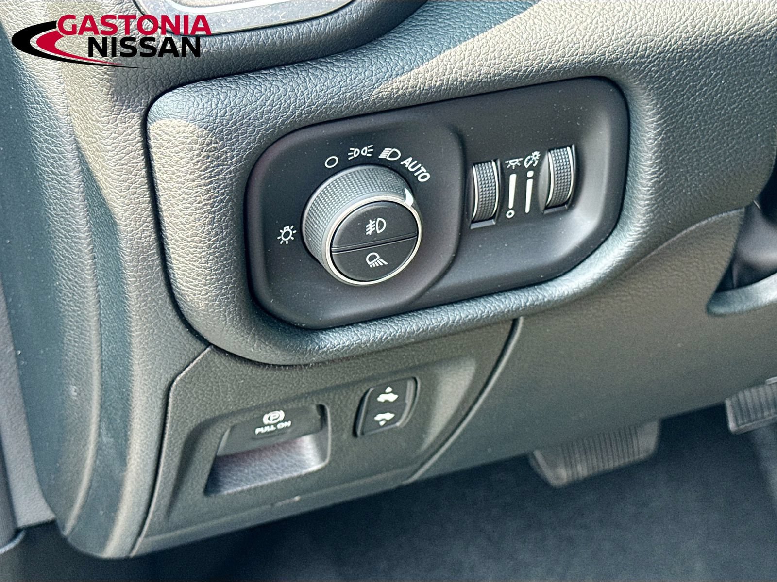 Used 2022 RAM 1500 Laramie w/ Sport Appearance Package AWD/4WD image 13