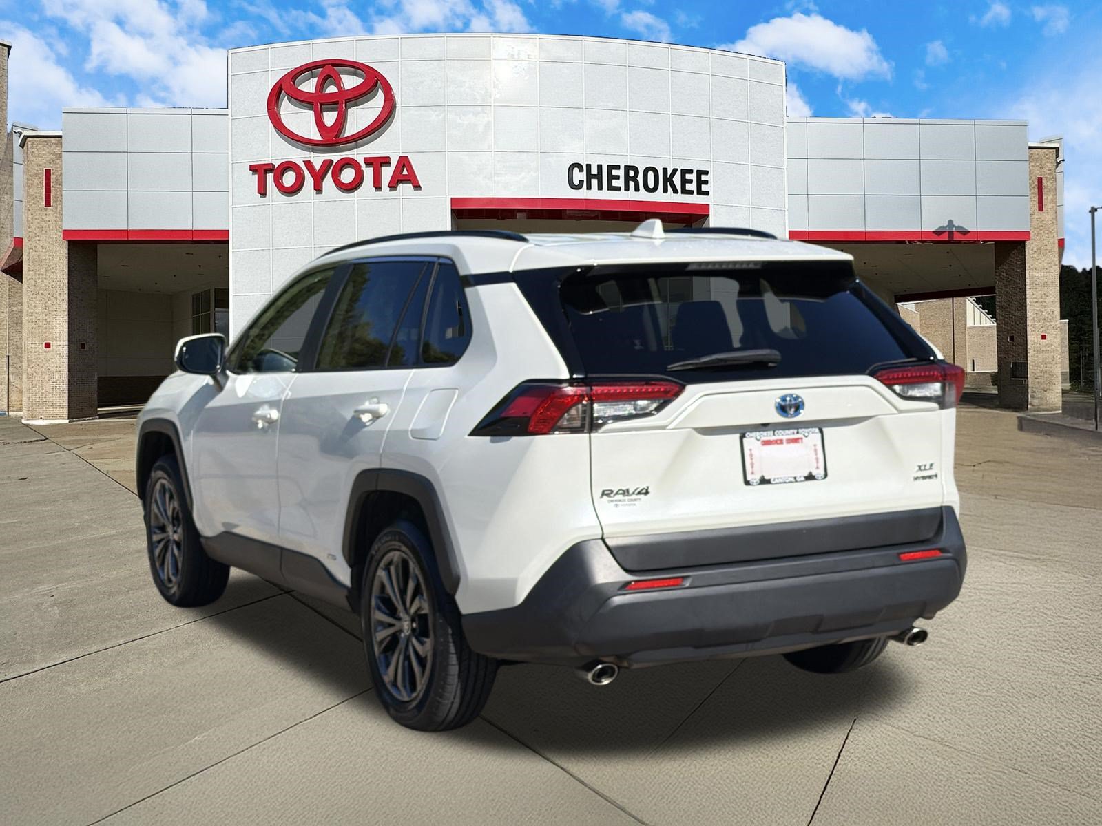 Used 2022 Toyota RAV4 XLE Premium AWD/4WD image 7