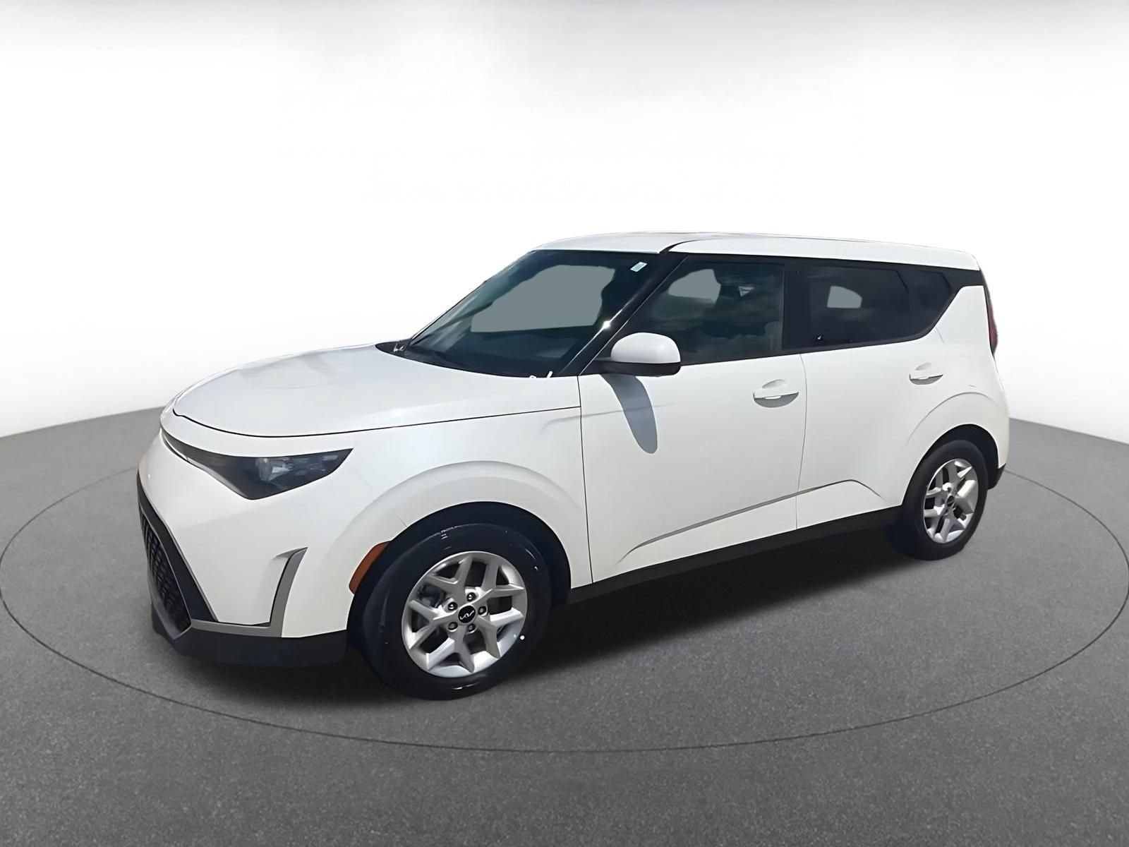 Used 2025 Kia Soul LX w/ LX Technology Package FWD image 8