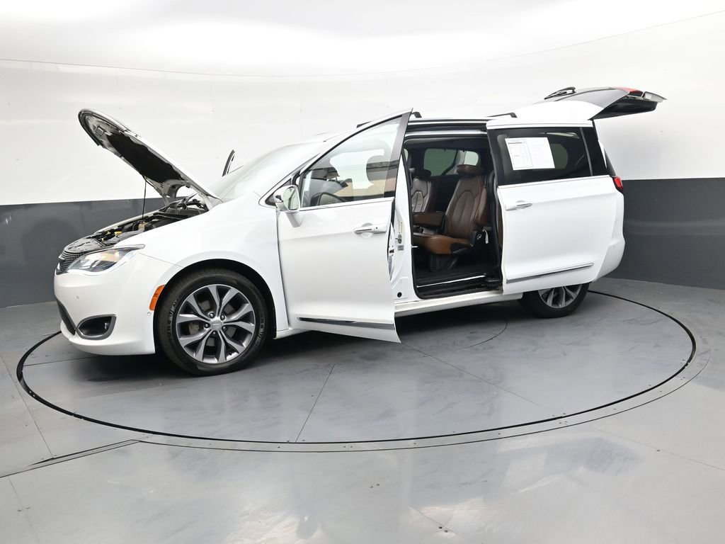 Used 2017 Chrysler Pacifica Limited FWD image 49