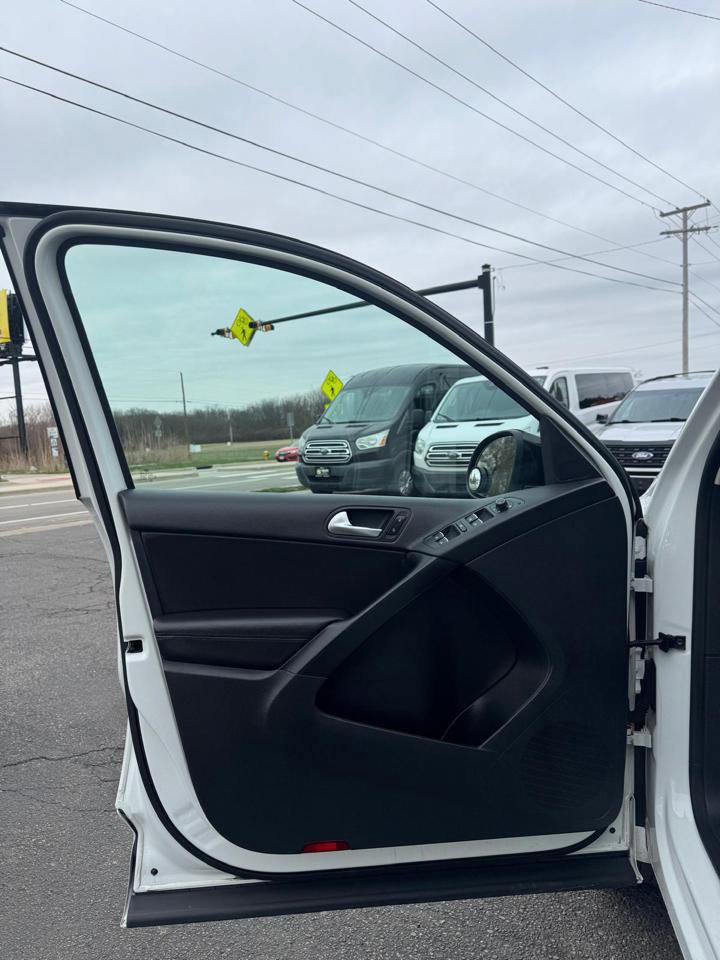 Used 2017 Volkswagen Tiguan Sport image 12