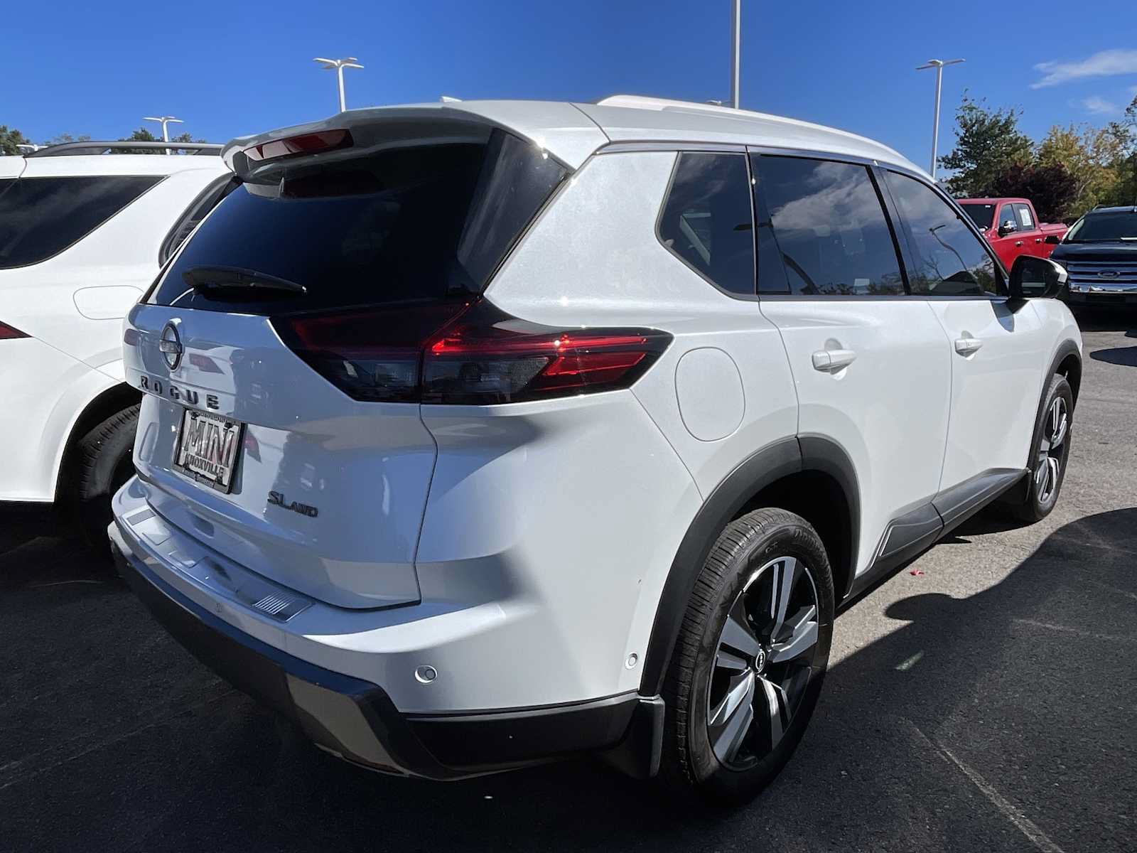 Used 2025 Nissan Rogue SL AWD/4WD image 4