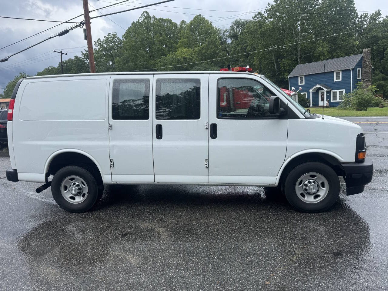 Used 2017 Chevrolet Express 2500 RWD image 6