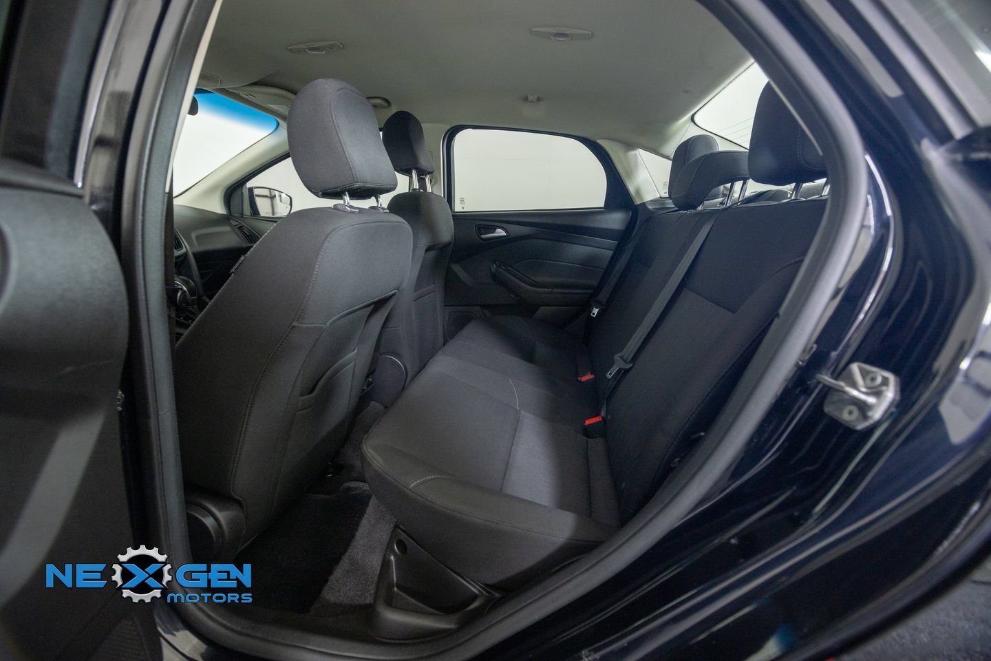 Used 2017 Ford Focus SE w/ SE Sport Package FWD image 25