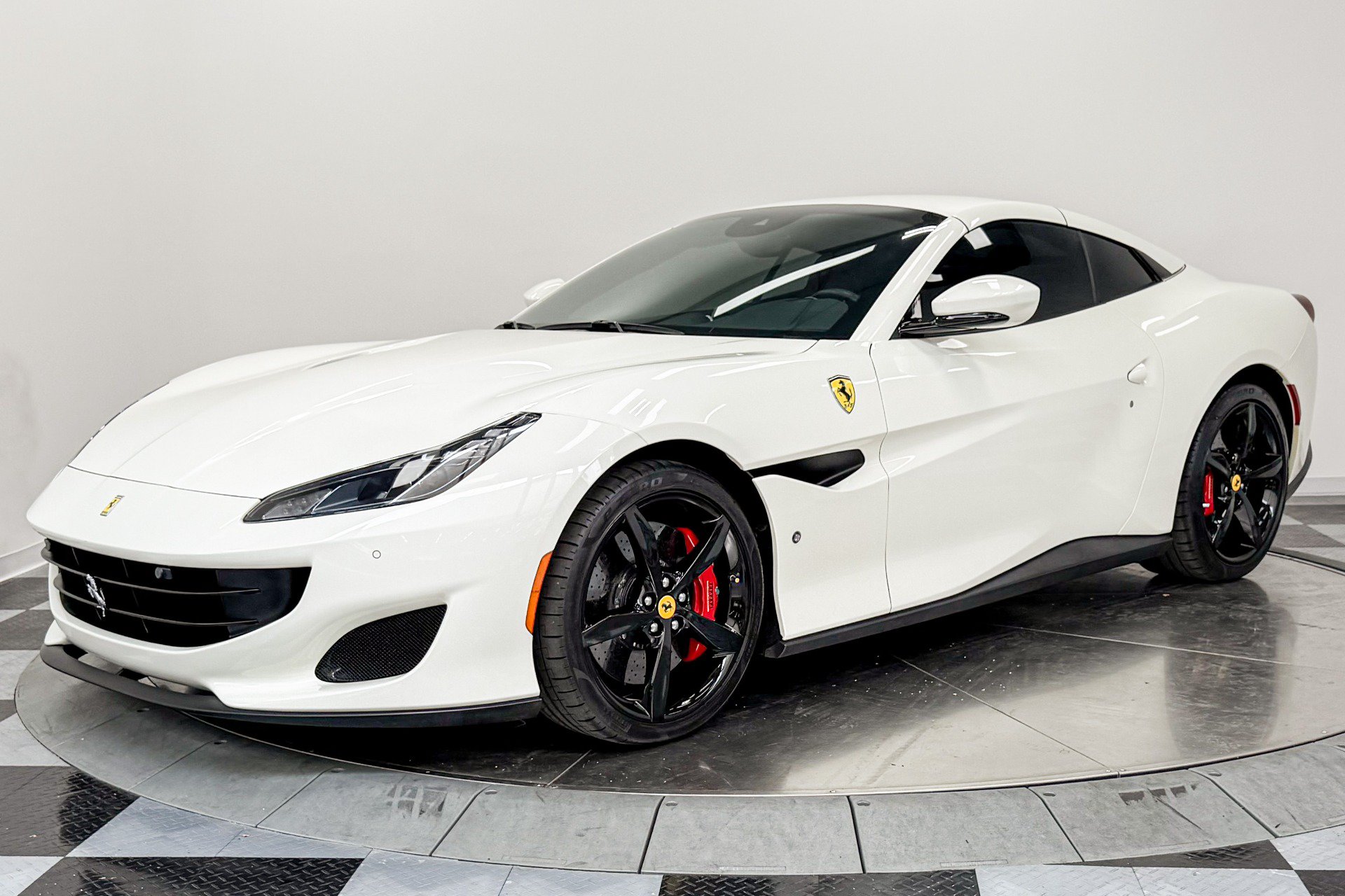 Used 2020 Ferrari Portofino RWD image 32