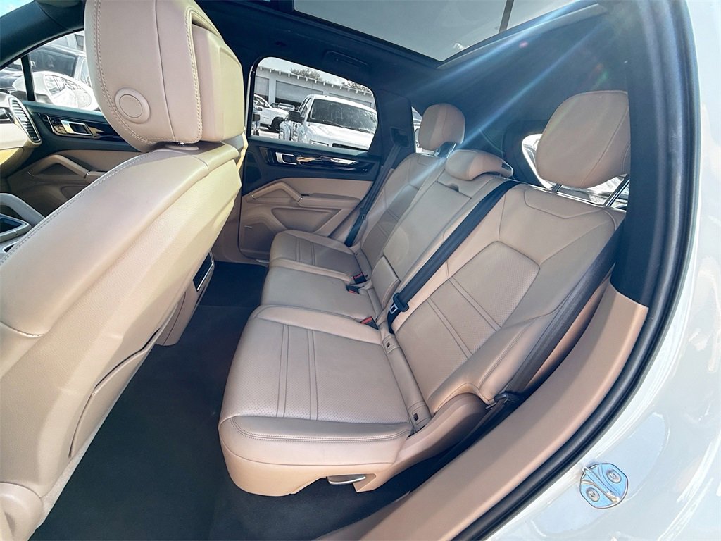 Used 2020 Porsche Cayenne image 27