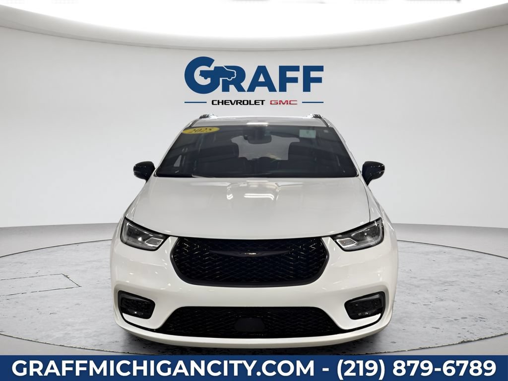 Used 2025 Chrysler Pacifica Limited FWD image 8