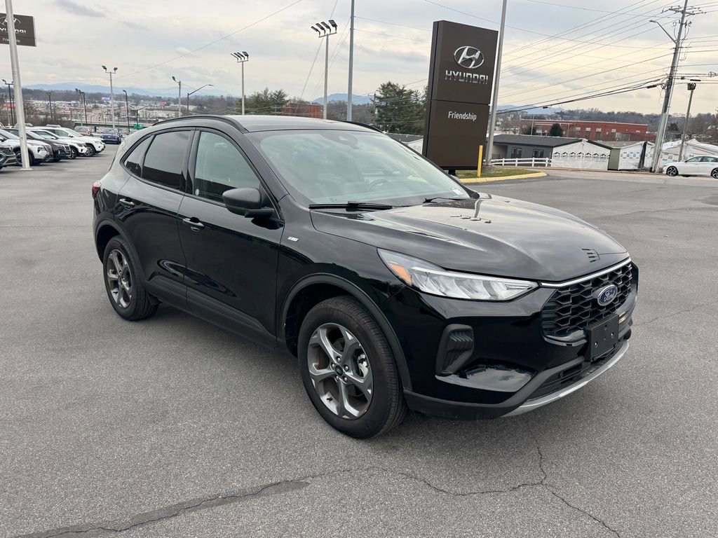 Used 2025 Ford Escape ST-Line image 2