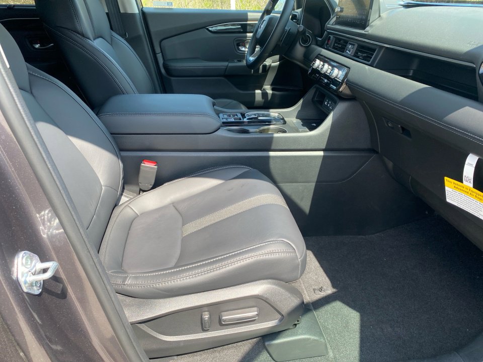 Certified 2025 Honda Pilot EX-L image 32