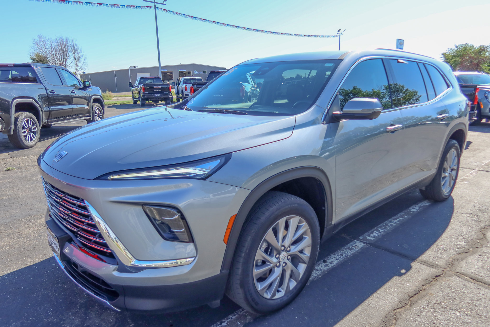Used 2025 Buick Enclave Preferred FWD image 3
