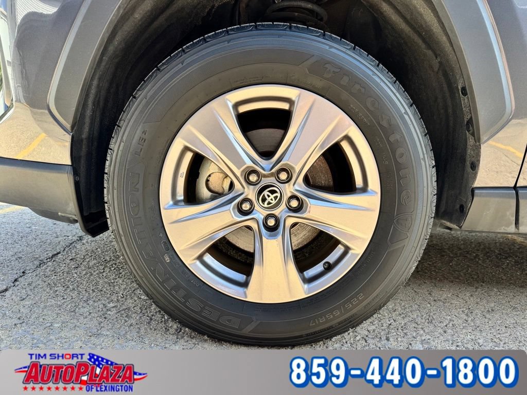 Used 2025 Toyota RAV4 XLE AWD/4WD image 6