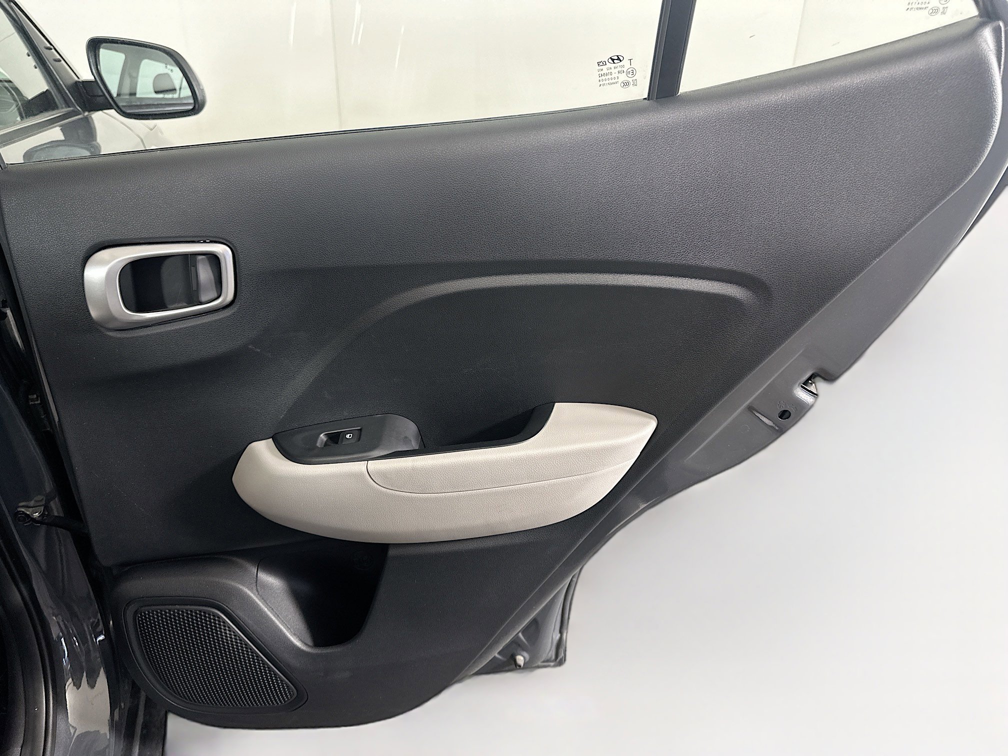 Used 2025 Hyundai Venue SEL image 29