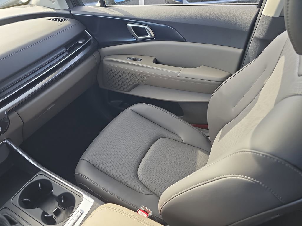 New 2026 Kia Carnival FWD image 15