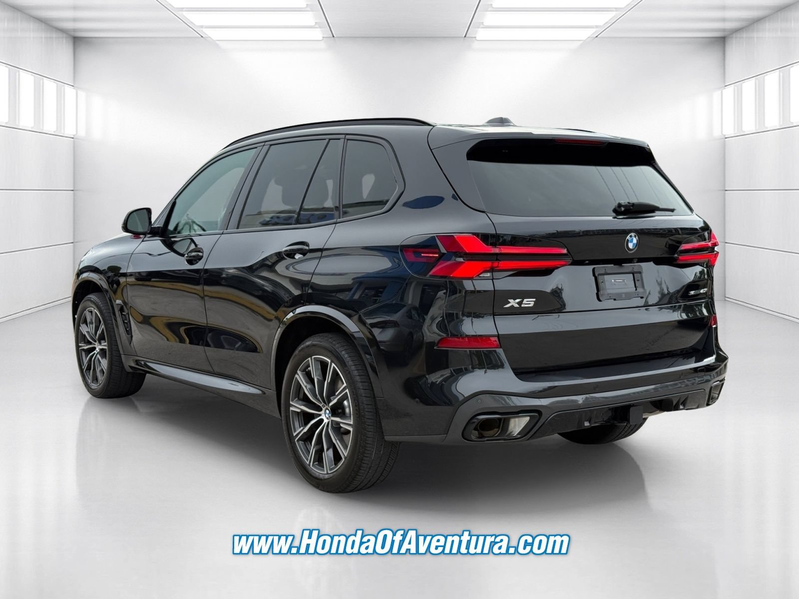 Used 2024 BMW X5 sDrive40i w/ M Sport Package RWD image 4