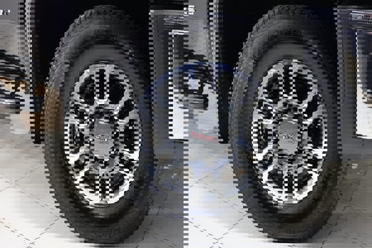 Used 2024 GMC Sierra 3500 SLE w/ SLE Value Package image 13