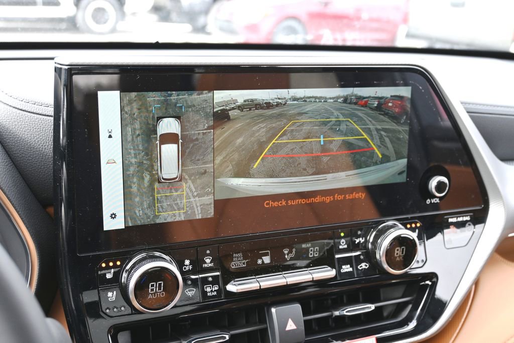 New 2026 Toyota Highlander Platinum image 37