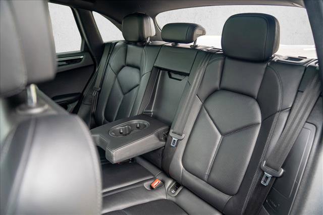 Certified 2018 Porsche Macan AWD/4WD image 23