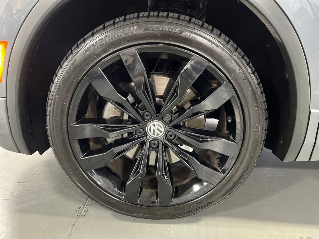 Used 2020 Volkswagen Tiguan SE R-Line w/ 3rd Row Seat Package image 9