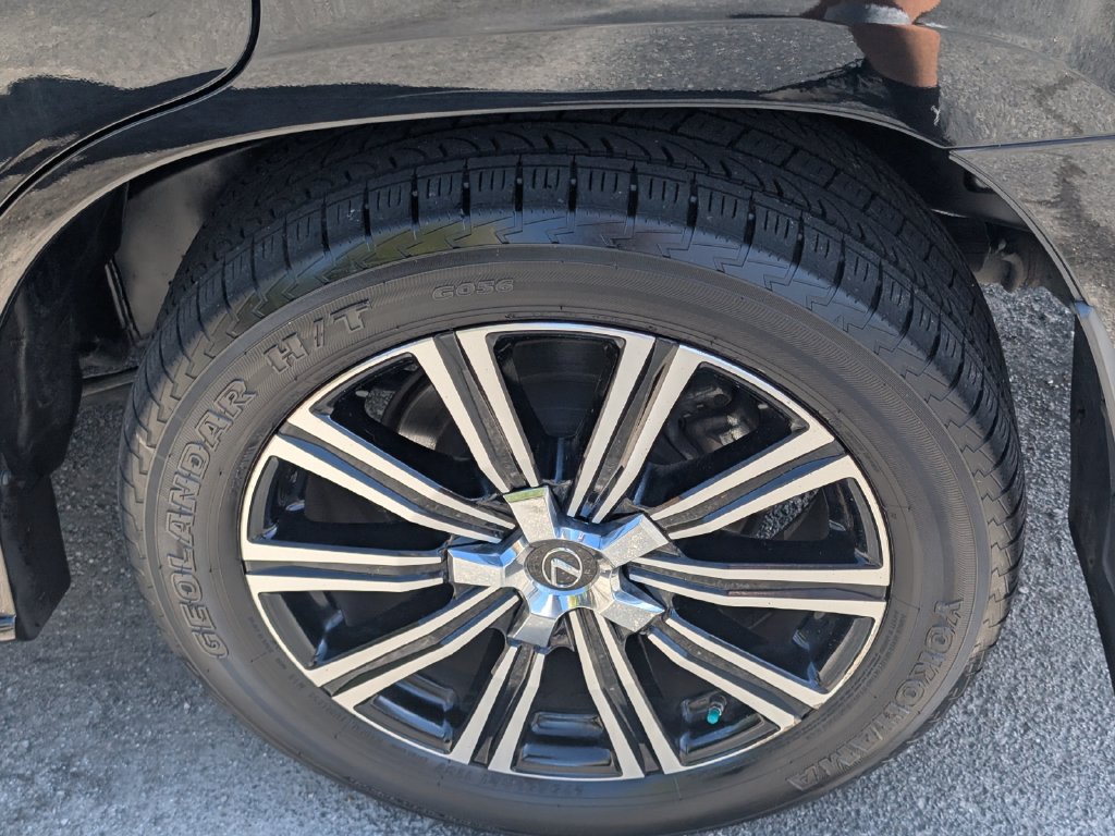 Used 2021 Lexus LX 570 4WD w/ Luxury Package image 23