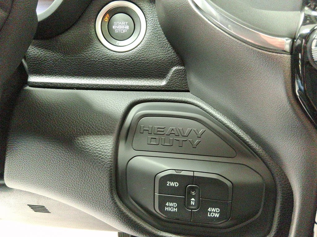 Used 2026 RAM 2500 Laramie AWD/4WD image 32