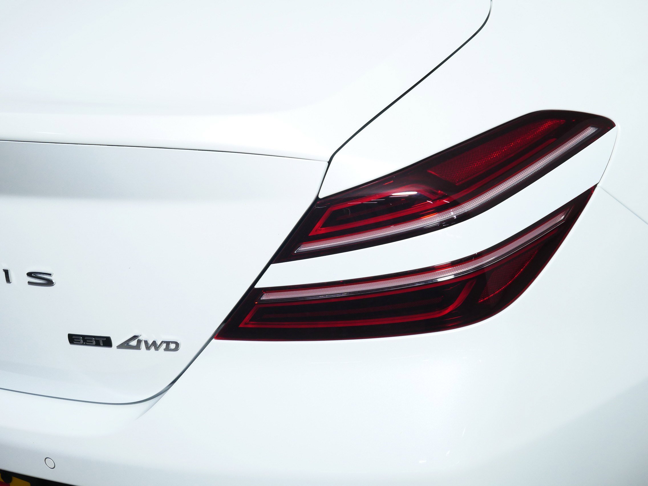 Used 2024 Genesis G70 3.3T Advanced w/ Sport Prestige Package image 17