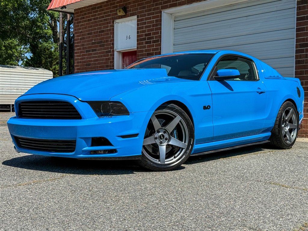 Used 2013 Ford Mustang GT RWD image 2