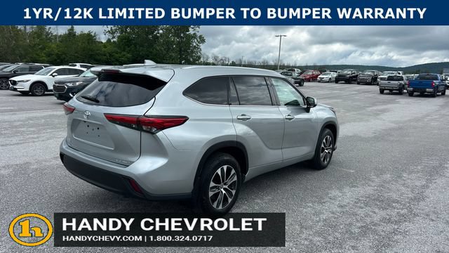Used 2021 Toyota Highlander XLE AWD/4WD image 3