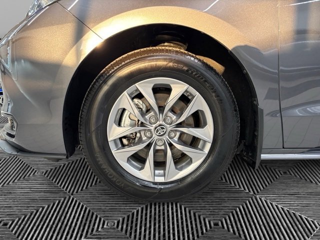 Used 2025 Toyota Sienna LE image 30