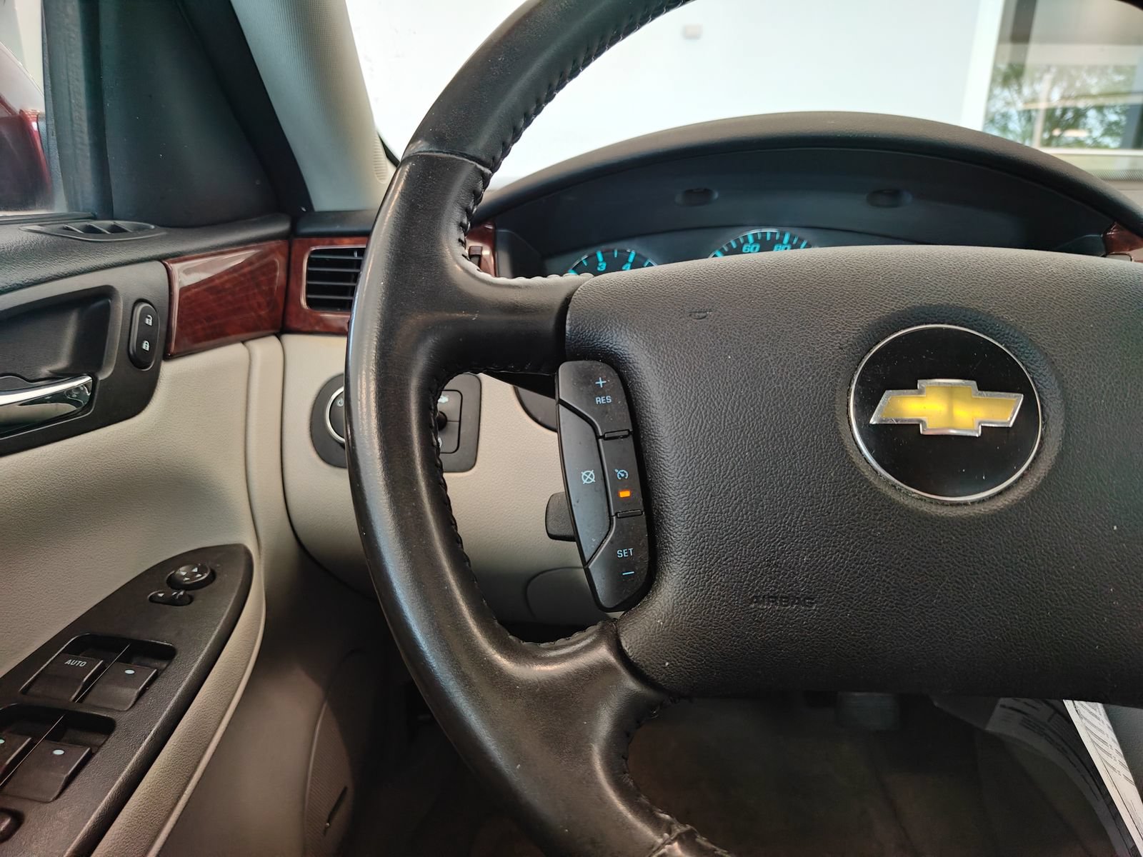 Used 2009 Chevrolet Impala LT w/ Luxury Edition Package FWD image 12