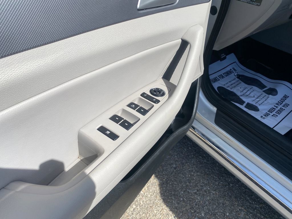 Used 2016 Hyundai Sonata SE image 12