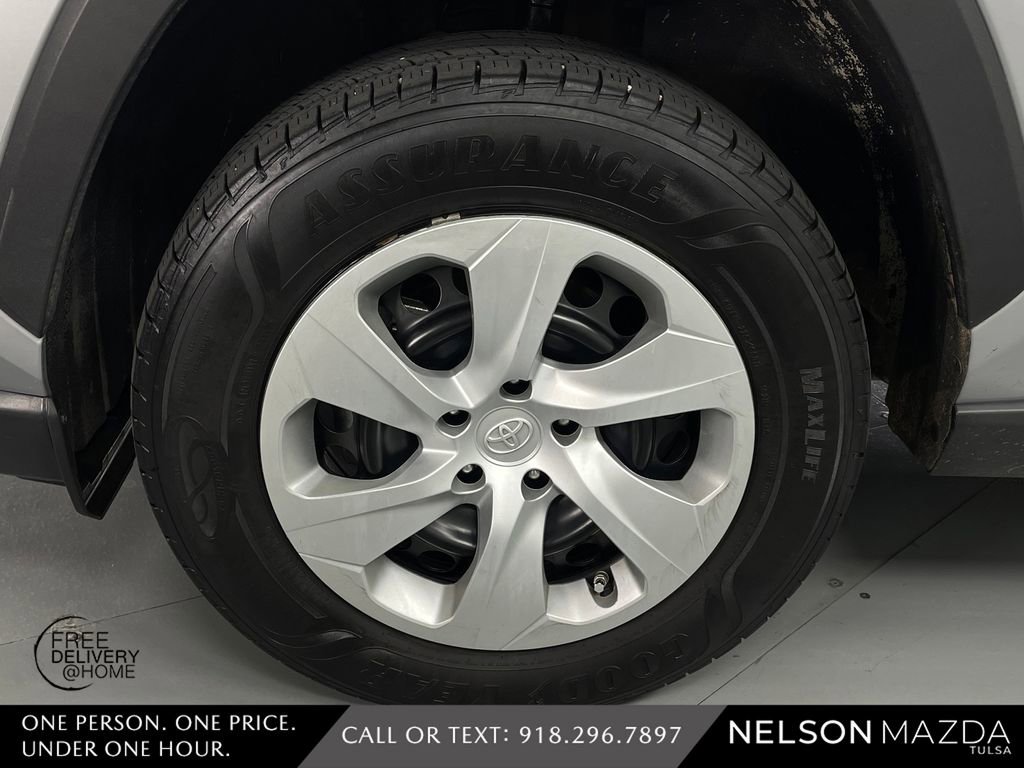Used 2020 Toyota RAV4 LE AWD/4WD image 11